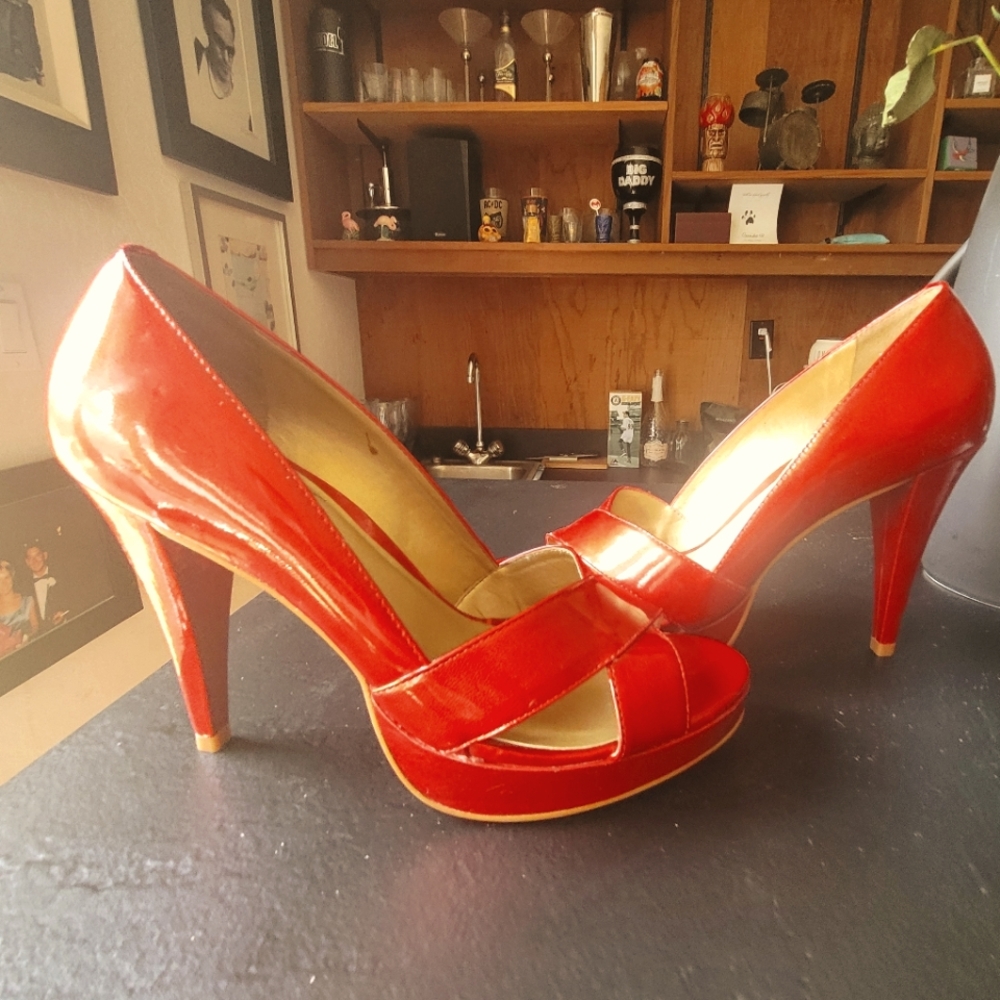 Carlos Santana Patent Leather Pumps